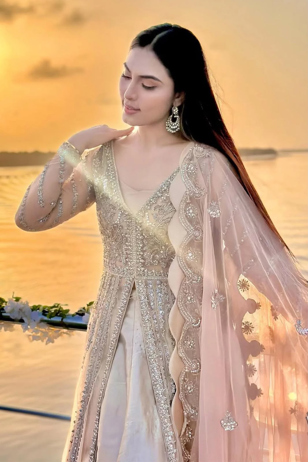 PALATIAL - Sania Hasan